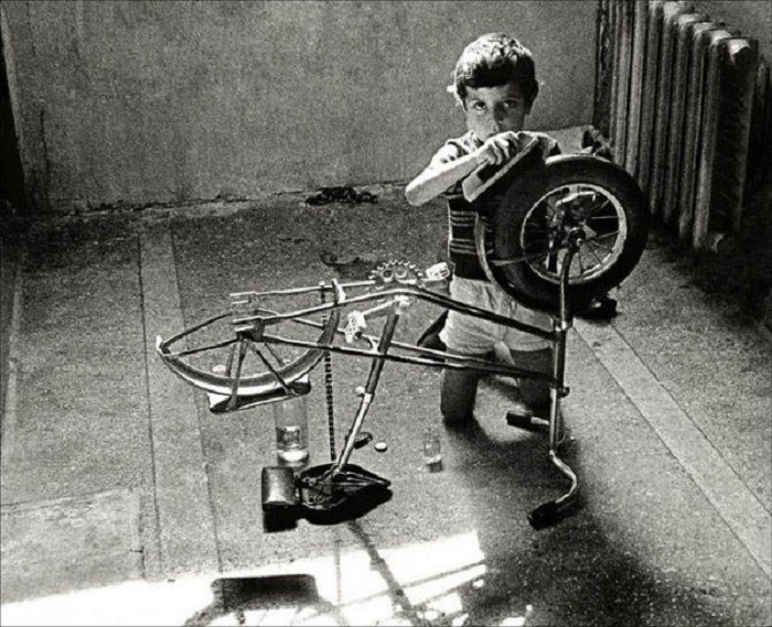 В общежитии. Фотограф Михаил Блонштейн, 1970 год. В общежитии. Фотограф Михаил Блонштейн, 1970 год.