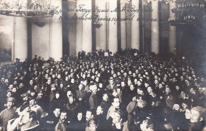 Председатель Государственной Думы М.В.Родзянко приветствует прибывшие войска. Председатель Государственной Думы М.В.Родзянко приветствует прибывшие войска.