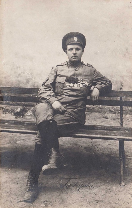 Одна из первых русских женщин-офицеров. Одна из первых русских женщин-офицеров.