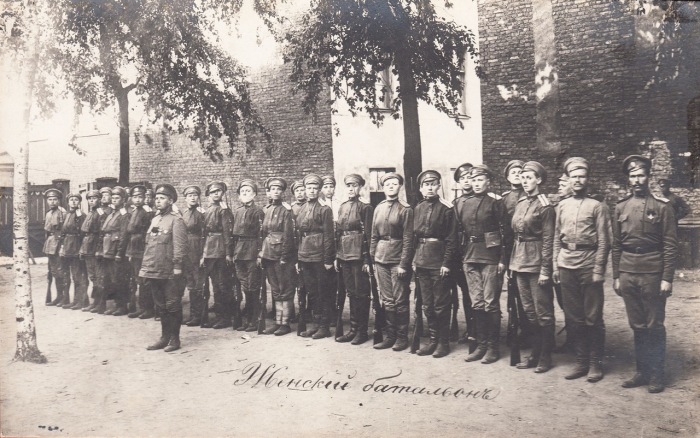 Военное формирование, состоящие исключительно из женщин, созданное Временным правительством, главным образом с пропагандистской целью. Военное формирование, состоящие исключительно из женщин, созданное Временным правительством, главным образом с пропагандистской целью.