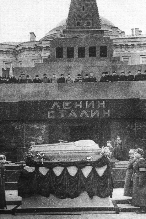 Мавзолей В.И. Ленина и И.В. Сталина на Красной площади в Москве. | Фото: varlamov.ru.