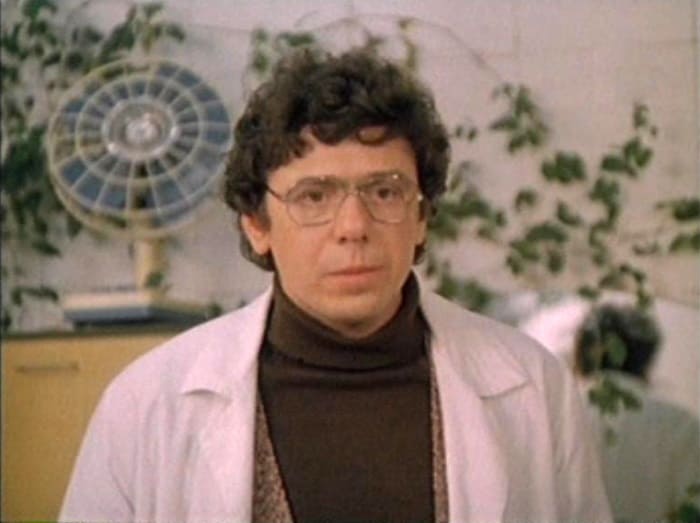 Виктор Ильичев в фильме *Искренне ваш*, 1985 | Фото: mk.ru Виктор Ильичев в фильме *Искренне ваш*, 1985 | Фото: mk.ru