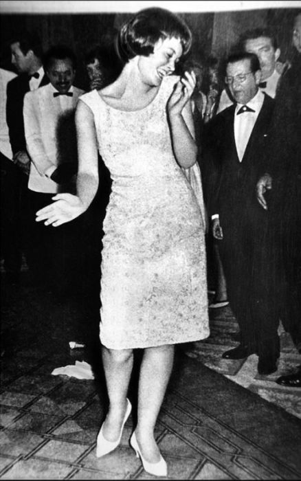 Тот самый скандальный твист в Каннах. / Фото: книга Ларисы Лужиной Жизнь по вертикали Тот самый скандальный твист в Каннах. / Фото: книга Ларисы Лужиной Жизнь по вертикали