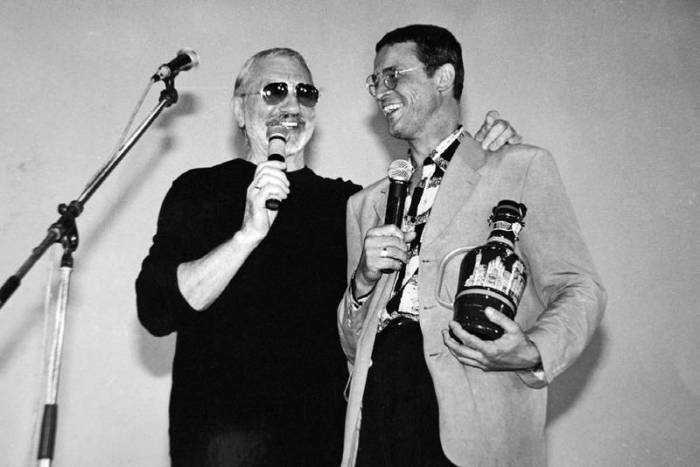 С режиссером и драматургом Виктором Мережко. / Фото: личный архив актера С режиссером и драматургом Виктором Мережко. / Фото: личный архив актера