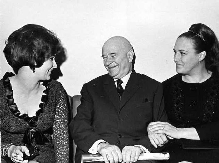 V-й Московский международный кинофестиваль. Зинаида Кириенко, Николай Плотников, Нонна Мордюкова. / Фото: www.staroeradio.ru V-й Московский международный кинофестиваль. Зинаида Кириенко, Николай Плотников, Нонна Мордюкова. / Фото: www.staroeradio.ru