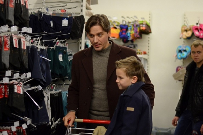 Юрий Батурин и Антон Страшко в фильме "Ребенок из пробирки". / Фото: www.kino-teatr.ru Юрий Батурин и Антон Страшко в фильме "Ребенок из пробирки". / Фото: www.kino-teatr.ru