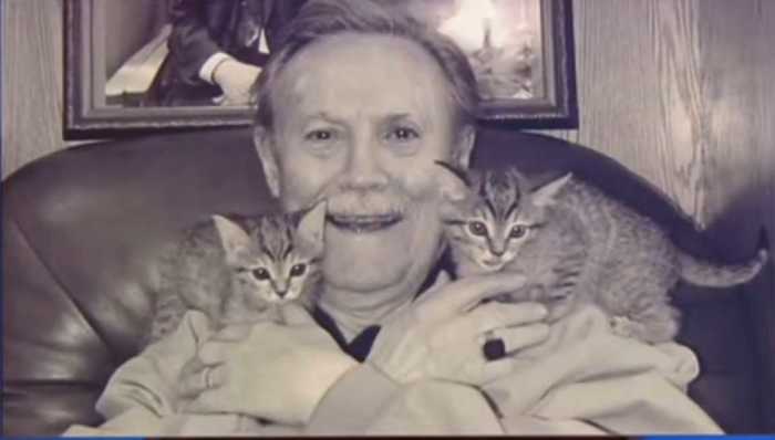 Юрий Соломин с любимцами. / Фото: семейный архив