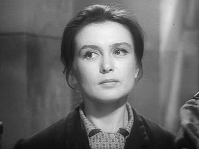 Изольда Извицкая в фильме *Вызываем огонь на себя*, 1964 | Фото: kino-teatr.ru Изольда Извицкая в фильме *Вызываем огонь на себя*, 1964 | Фото: kino-teatr.ru