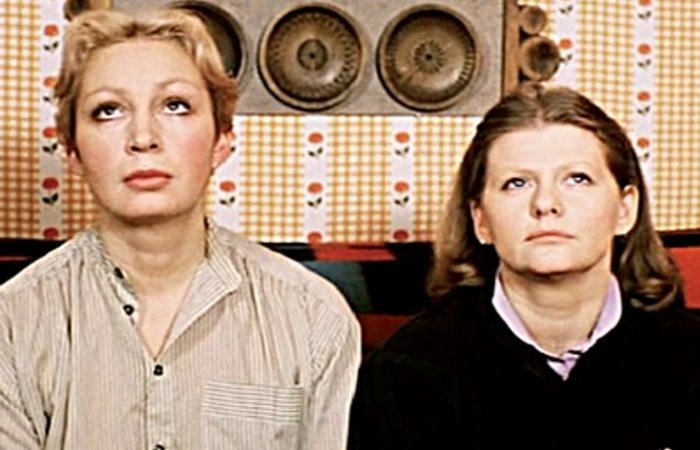 Кадр из фильма *Самая обаятельная и привлекательная*, 1985 | Фото: kino-teatr.ru Кадр из фильма *Самая обаятельная и привлекательная*, 1985 | Фото: kino-teatr.ru