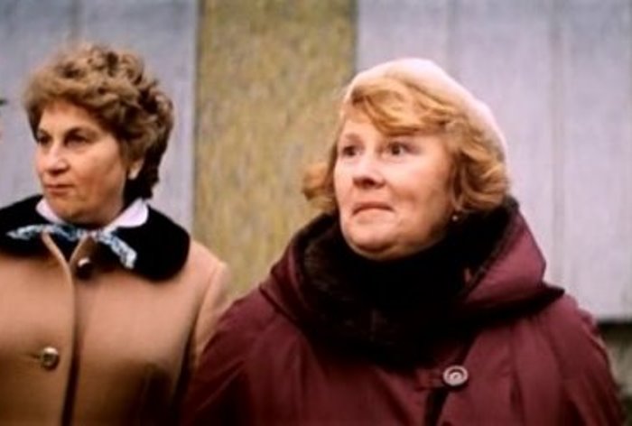 Людмила Иванова в фильме *Самая обаятельная и привлекательная*, 1985 | Фото: kino-teatr.ru Людмила Иванова в фильме *Самая обаятельная и привлекательная*, 1985 | Фото: kino-teatr.ru