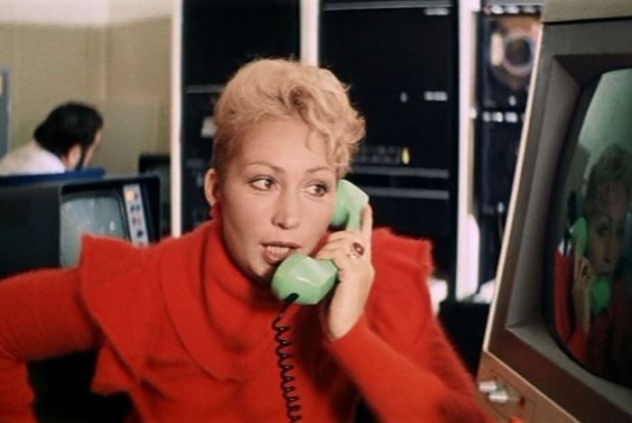 Татьяна Васильева в фильме *Самая обаятельная и привлекательная*, 1985 | Фото: kinofanat.net Татьяна Васильева в фильме *Самая обаятельная и привлекательная*, 1985 | Фото: kinofanat.net