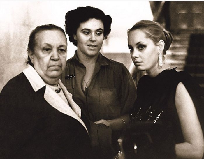 Три самые любимые женщины Иосифа Давыдовича: мама, Ида Исаевна, сестра Гела и жена Нелли. / Фото: Из архива И.Кобзона Три самые любимые женщины Иосифа Давыдовича: мама, Ида Исаевна, сестра Гела и жена Нелли. / Фото: Из архива И.Кобзона