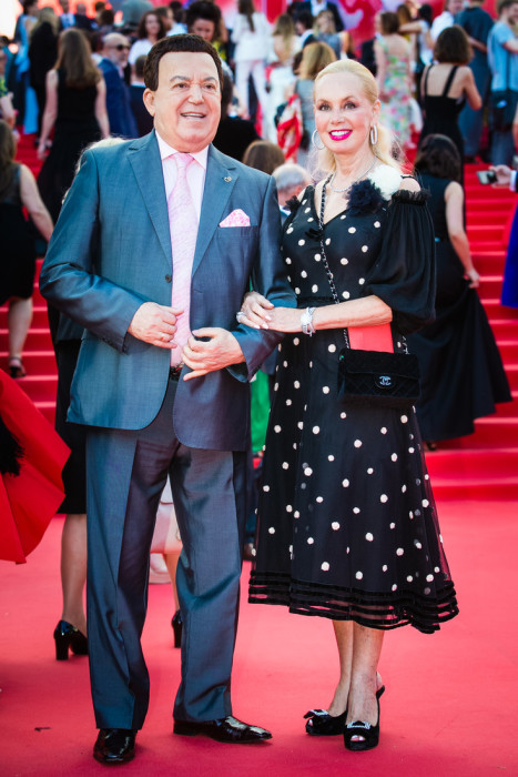 Иосиф и Нелли Кобзон регулярно вместе выходят в свет. / Фото: www.woman.ru Иосиф и Нелли Кобзон регулярно вместе выходят в свет. / Фото: www.woman.ru