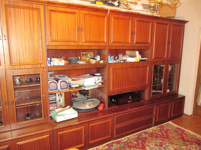 Югославская стенка в советской квартире. Югославская стенка в советской квартире.