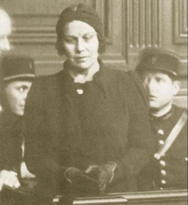 Надежда Плевицкая в зале суда. Надежда Плевицкая в зале суда.