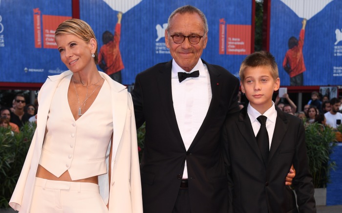 Андрей Кончаловский и Юлия Высоцкая с сыном. Андрей Кончаловский и Юлия Высоцкая с сыном.