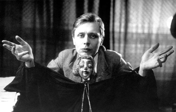 Кукольный волшебник. / Фото: www.alcurium.com Кукольный волшебник. / Фото: www.alcurium.com