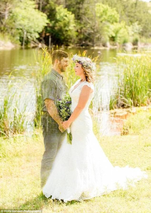 Фотограф добавила изображение Лейна со старых фотографий. Фото: Holly Gannett. Фотограф добавила изображение Лейна со старых фотографий. Фото: Holly Gannett.