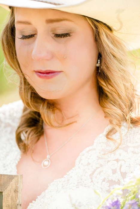 Ханна в свадебном платье. Фото: Holly Gannett. Ханна в свадебном платье. Фото: Holly Gannett.