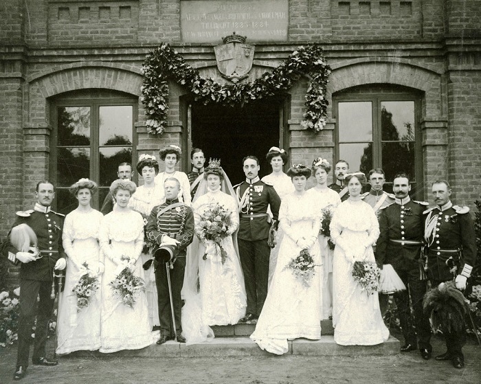 Женитьба проходила строго до полудня. | Фото: i.ebayimg.com. Женитьба проходила строго до полудня. | Фото: i.ebayimg.com.