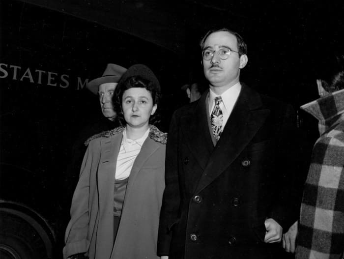 Этель и Юлиус Розенберги во время суда | Фото: regnum.ru Этель и Юлиус Розенберги во время суда | Фото: regnum.ru