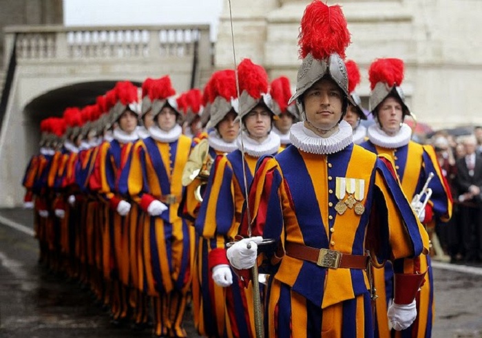 Швейцарская гвардия на службе безопасности Ватикана. |Фото: jmswmd.blogspot.com Швейцарская гвардия на службе безопасности Ватикана. |Фото: jmswmd.blogspot.com