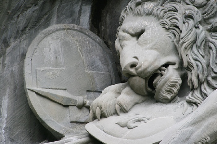 Умирающий лев - символ отваги, доблести и чести. Фрагмент. ¦ Фото: podruga.in.ua Умирающий лев - символ отваги, доблести и чести. Фрагмент. ¦ Фото: podruga.in.ua