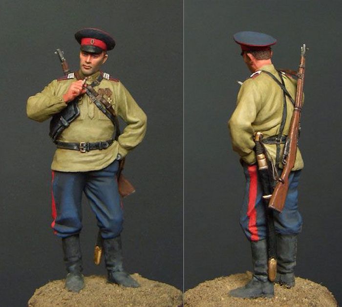 Донской казак в штанах с лампасами. Донской казак в штанах с лампасами.