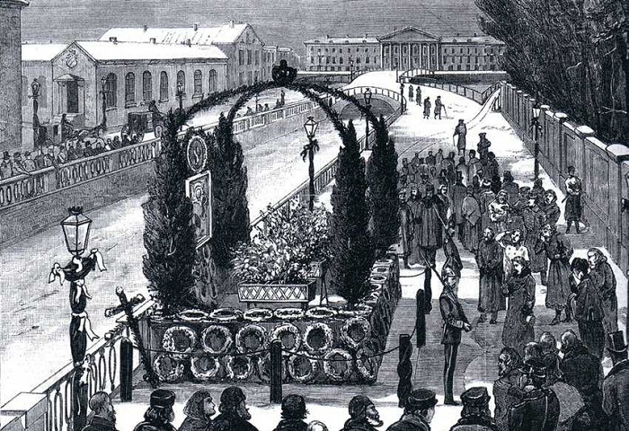 Временный памятник на месте гибели царя