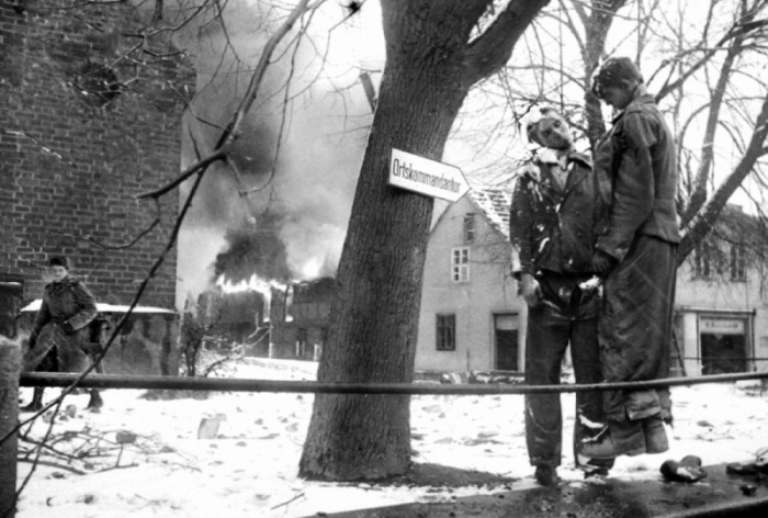 Повешенные бойцы из РОА генерала Власова. / Фото:photochronograph.ru