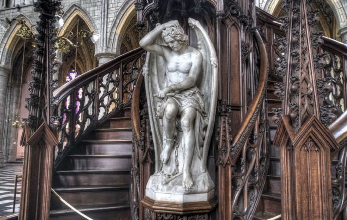 Люцифер Льежа: одна из великолепных скульптур падшего ангела Люцифер Льежа: одна из великолепных скульптур падшего ангела