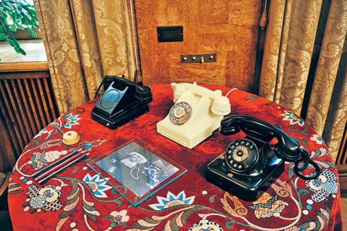 Чёрные телефоны Siemens на даче Сталина./Фото: s12.stc.all.kpcdn.net Чёрные телефоны Siemens на даче Сталина./Фото: s12.stc.all.kpcdn.net