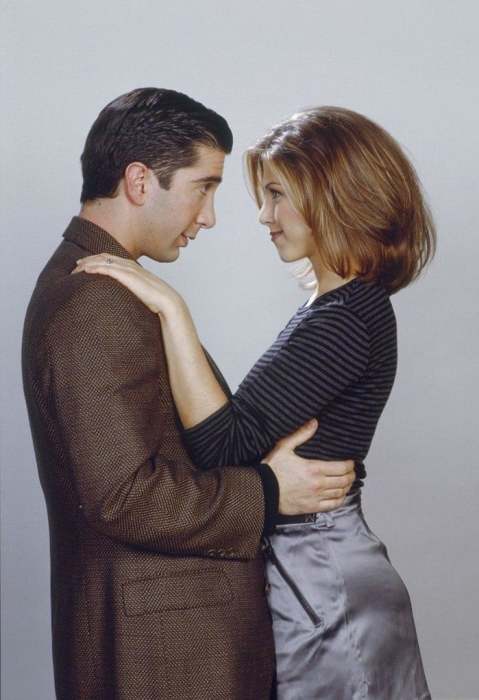 Дженнифер Энистон и Дэвид Швиммер в 1994 году. Дженнифер Энистон и Дэвид Швиммер в 1994 году.