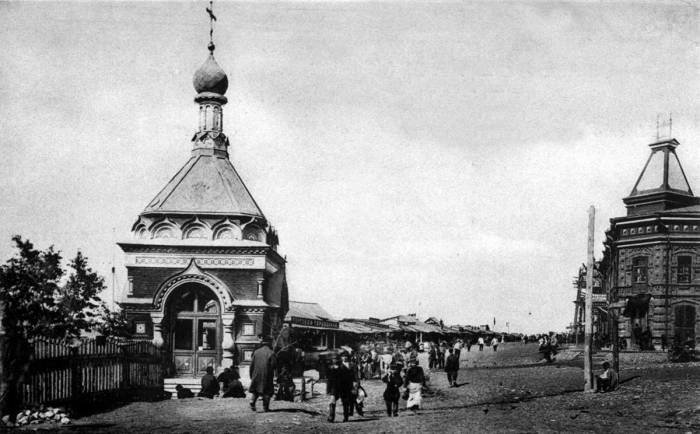 Часовня являлась украшением набережной, на которой размещались торговые ряды и причалы. 