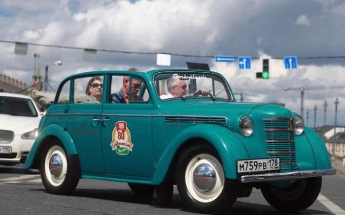 *Москвич*-401 развивал скорость до 56 м/ч. *Москвич*-401 развивал скорость до 56 м/ч.