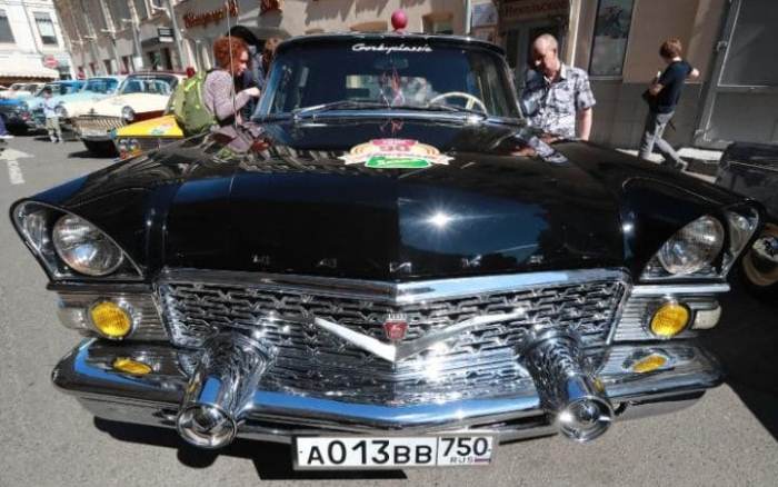 *Чайка* - машина для очень состоятельных людей. *Чайка* - машина для очень состоятельных людей.