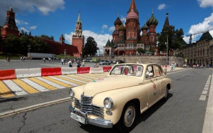 ГАЗ-М20 *Победа* - советская машина, которая появилась одной из перввых в послевоенные годы. ГАЗ-М20 *Победа* - советская машина, которая появилась одной из перввых в послевоенные годы.