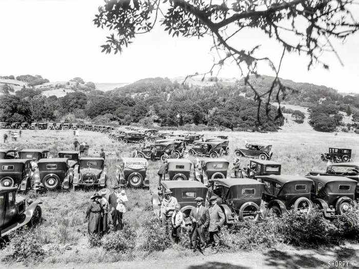 Большое собрание автомобилей в 1923 году. Большое собрание автомобилей в 1923 году.