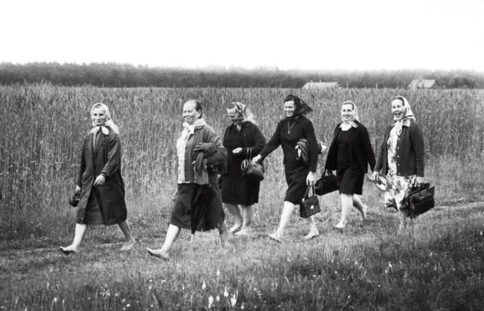 Из церкви, 1975 год. Автор: Antanas Sutkus. Из церкви, 1975 год. Автор: Antanas Sutkus.