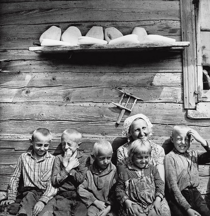 Литовская семья, 1967 год. Автор: Antanas Sutkus. Литовская семья, 1967 год. Автор: Antanas Sutkus.