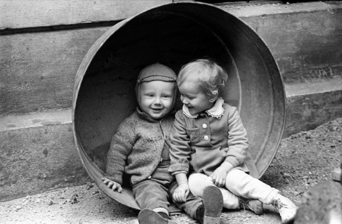 Детишки. Автор: Antanas Sutkus. Детишки. Автор: Antanas Sutkus.