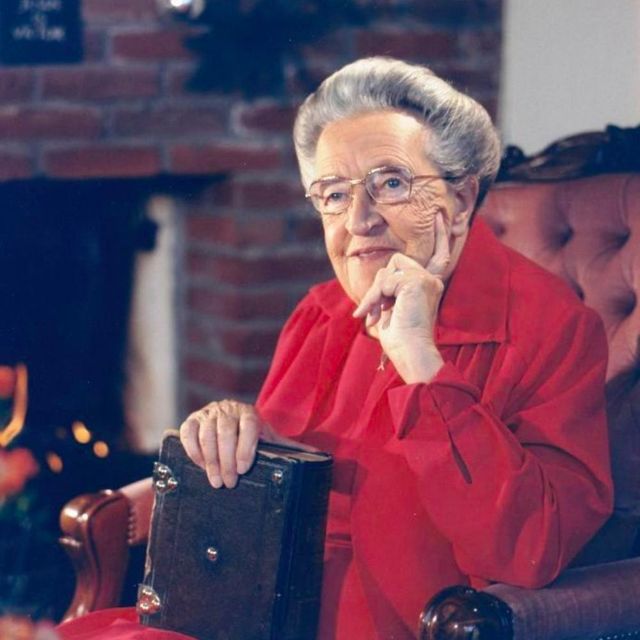 Голландская христианка, создавшая во время нацистской оккупации Нидерландов подпольную организацию, спасшую множество евреев от уничтожения. Голландская христианка, создавшая во время нацистской оккупации Нидерландов подпольную организацию, спасшую множество евреев от уничтожения.