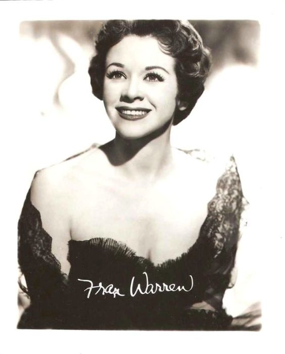 Популярная американская певица, известная под сценическим псевдонимом Фран Уоррен. Популярная американская певица, известная под сценическим псевдонимом Фран Уоррен.