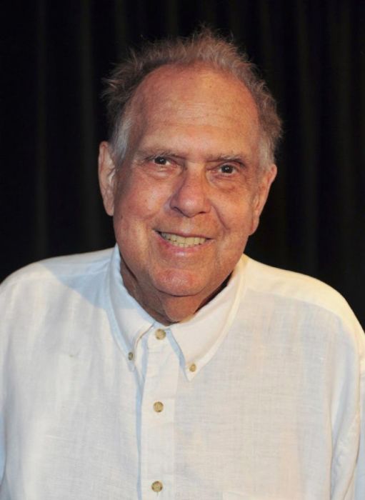 Американский актер канадского происхождения получил наибольшую известность как исполнитель главной роли в телесериале «Тайны Ниро Вульфа». Американский актер канадского происхождения получил наибольшую известность как исполнитель главной роли в телесериале «Тайны Ниро Вульфа».