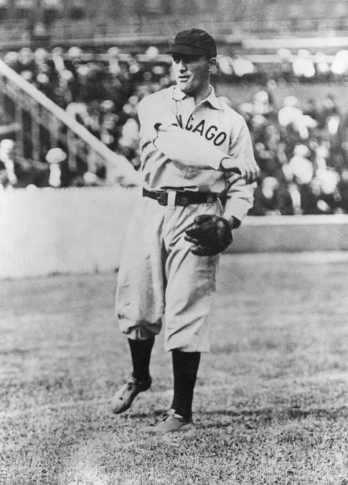 Профессиональный американский бейсболист. Профессиональный американский бейсболист.