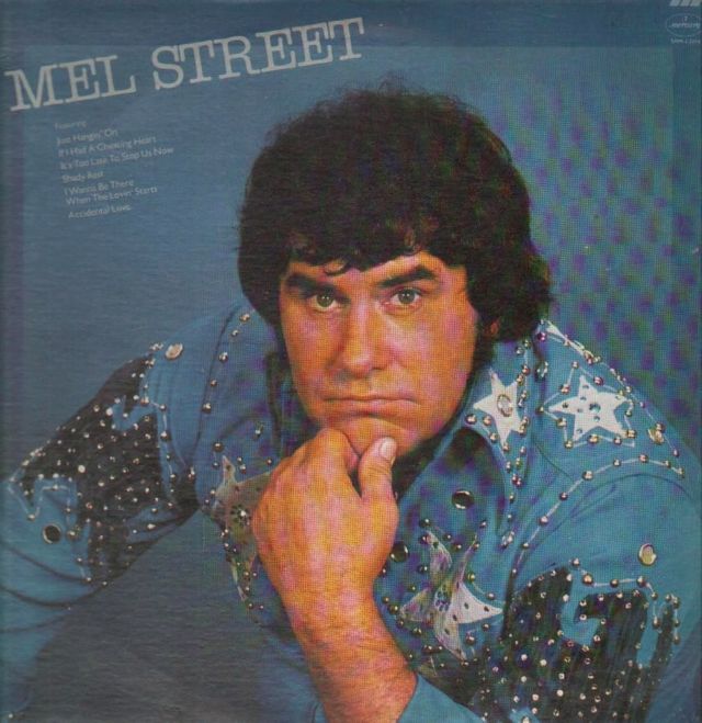 Американский исполнитель песен в стиле кантри. Американский исполнитель песен в стиле кантри.