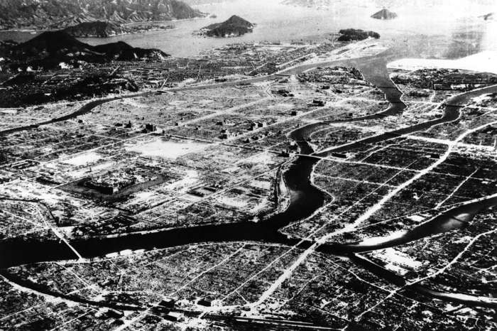 Аэрофотосъемка Хиросимы после взрыва атомной бомбы Аэрофотосъемка Хиросимы после взрыва атомной бомбы