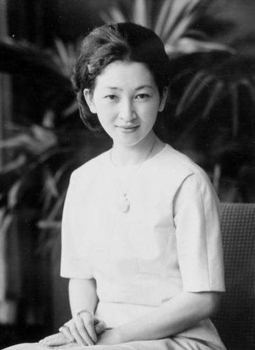 Будущая императрица Японии Митико в юности. / Фото: www.fb.ru Будущая императрица Японии Митико в юности. / Фото: www.fb.ru