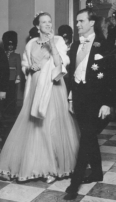 Принцесса Маргарете и принц Хенрик в молодости. / Фото: www.ru-royalty.livejournal.com Принцесса Маргарете и принц Хенрик в молодости. / Фото: www.ru-royalty.livejournal.com