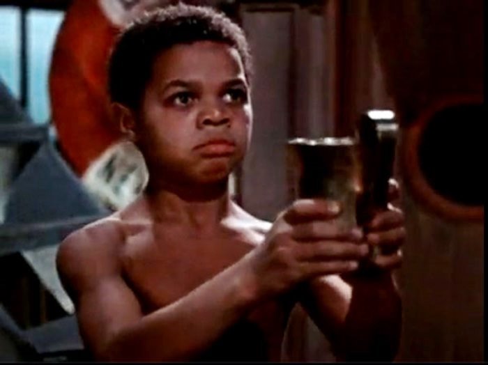 Толя Бовыкин в фильме *Максимка*, 1952 | Фото: kino-teatr.ru Толя Бовыкин в фильме *Максимка*, 1952 | Фото: kino-teatr.ru